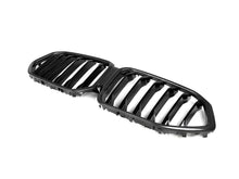 Load image into Gallery viewer, AutoTecknic Front Grille BMW G06 X6 LCI (20-25) Carbon Fiber - Dual or Single Slat - Sing Slat Alternate Image