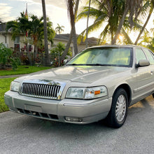 Load image into Gallery viewer, Spec-D OEM Replacement Headlights Mercury Grand Marquis (06-11) Black or Chrome w/ Amber Alternate Image