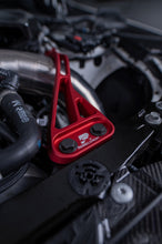 Load image into Gallery viewer, RENNELEMENT Strut Tower Brace Set for BMW M5 G90 / G99 (25-27) CNC Aluminum REN-010 Alternate Image