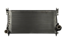 Load image into Gallery viewer, CSF Radiator for Chevy Silverado / GMC Sierra 2500 HD / 3500 HD (2001-2016) High Performance All- Aluminum Alternate Image