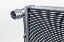 Load image into Gallery viewer, CSF Radiator for Audi Q7 3.0L / 3.6L V6 /  4.2L V8 (2007-2015) High Performance All-Aluminum 7227 Alternate Image