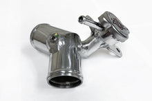 Load image into Gallery viewer, CSF Radiator Filler Neck for Toyota GR86 (22-26) 86 (13-20) BRZ (13-26) FRS (13-16) All-Aluminum with 1.4 Bar High Pressure Radiator Cap Alternate Image