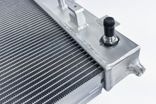 Load image into Gallery viewer, CSF Radiator for Lincoln Navigator 3.5L V6 EcoBoost (2018-2022) High Performance All- Aluminum 8095 Alternate Image