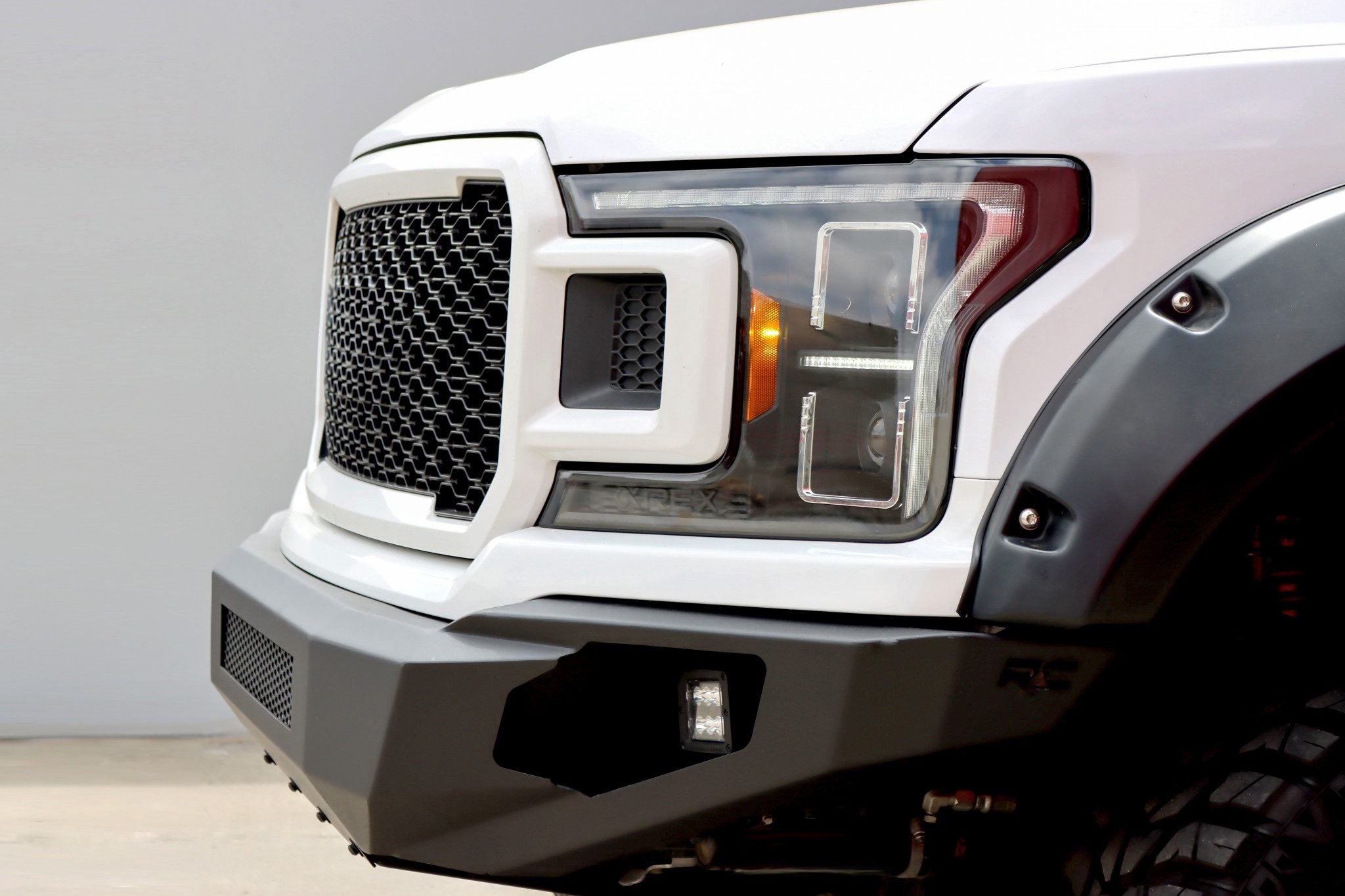VLAND Full LED Projector Headlights Assembly W/ Switchback DRL For 2018-2020 Ford F-150 (Black Housing)