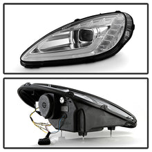 Load image into Gallery viewer, Spyder Projector Headlights Corvette C6 (05-13) Halogen Model [Signature Series - Sequential LED Turn Signal] Clear Lens Alternate Image