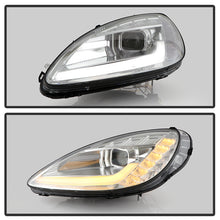 Load image into Gallery viewer, Spyder Projector Headlights Corvette C6 (05-13) Halogen Model [Signature Series - Sequential LED Turn Signal] Clear Lens Alternate Image