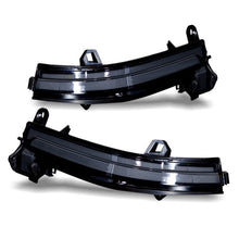Load image into Gallery viewer, Winjet Mirror Turn Signals BMW 2 Series F22 (2014-2019) Sequential Turn Signal - Smoke Alternate Image