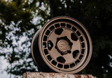 Load image into Gallery viewer, fifteen52 Turbomac HD Classic Wheels 16x8 | 6x139.7 , 0 ET | Asphalt Black / Bronze / Carbon Grey / Gloss White - Asphalt Black Alternate Image