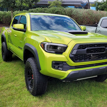 Load image into Gallery viewer, Spec-D Projector Headlights Toyota Tacoma (2016-2023) Switchback Sequential LED Alternate Image