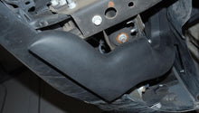 Load image into Gallery viewer, Volant Closed Box Air Intake Chevy Silverado 2500HD/3500HD 6.0L V8 (11-13) w/ or w/o Cold Air Scoop - w/ Air Scoop / Oiled Air Filter Alternate Image