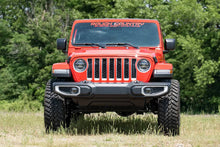 Load image into Gallery viewer, Rough Country 2.5&quot; Leveling Kit Jeep Gladiator JT 4WD (20-22) w/ or w/o Shocks Alternate Image