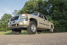 Load image into Gallery viewer, Rough Country Leveling Kit GMC Sierra 4WD (99-07) [1.5&quot; - 2&quot;] Torsion Bar Keys &amp; Shock Spacers Alternate Image