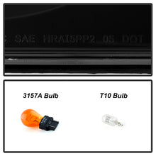 Load image into Gallery viewer, Xtune Crystal Headlights Jeep Grand Cherokee (05-07) Black or Chrome w/ Amber Corner Lights Alternate Image