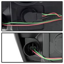 Load image into Gallery viewer, Xtune Crystal Headlights Jeep Grand Cherokee (05-07) Black or Chrome w/ Amber Corner Lights Alternate Image