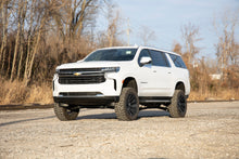 Load image into Gallery viewer, Rough Country Lift Kit Chevy Suburban 1500 4WD (2021-2022) 6&quot; Lift Alternate Image