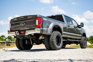 Rough Country Lift Kit Ford F350 Super Duty 4WD (17-22) 4.5" Suspension Lift Kits w/ Shocks