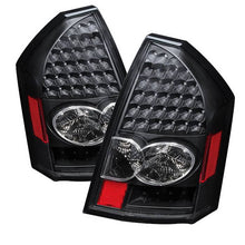 Load image into Gallery viewer, Xtune LED Tail Lights Chrysler 300 (2005-2007) Black Housing / Clear Lens Alternate Image