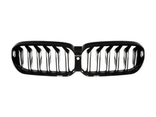 Load image into Gallery viewer, Autotecknic Grill BMW M5 F90 LCI (2021-2022) Glazing Black - w/ Front Facing Camera Alternate Image