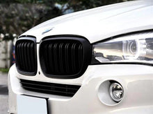Load image into Gallery viewer, Autotecknic Grill BMW X5M F85 (15-18) Stealth Black / Glazing Black / Carbon Fiber - Stealth Black Alternate Image