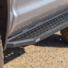 Load image into Gallery viewer, Go Rhino RB20 Running Boards Chevy Colorado Crew Cab (15-22) Bedliner Coating or Textured Black Finish - w/o Drop Step / Textured Black Alternate Image