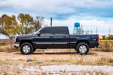 Load image into Gallery viewer, Rough Country Lift Kit Chevy Silverado 4WD (99-07) 1.5&quot; - 2&quot; Suspension Lift Kits w/ or w/o Shocks Alternate Image