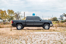 Load image into Gallery viewer, Rough Country Lift Kit Chevy Silverado 4WD (99-07) 1.5&quot; - 2&quot; Suspension Lift Kits w/ or w/o Shocks Alternate Image