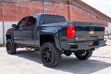 Load image into Gallery viewer, Rough Country Lift Kit Chevy Silverado 1500 4WD (14-16) 7&quot; Suspension Lift Kit Alternate Image