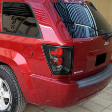 Load image into Gallery viewer, Spec-D Tail Lights Jeep Grand Cherokee (2005-2006) [Altezza Style] Black Housing - Matte Black/Clear Lens Alternate Image