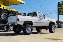 Load image into Gallery viewer, Rough Country Lift Kit GMC C15/K15 4WD (80-91) 6&quot; Lift w/ Leaf Springs Alternate Image