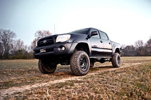 Load image into Gallery viewer, Rough Country Lift Kit Toyota Tacoma 2WD/4WD (2005-2015) 4&quot; Lift Kit Alternate Image