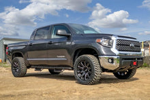 Load image into Gallery viewer, Rough Country Leveling Kit Toyota Tundra 2WD/4WD (07-21) - 1.75&quot; Leveling Kit Alternate Image